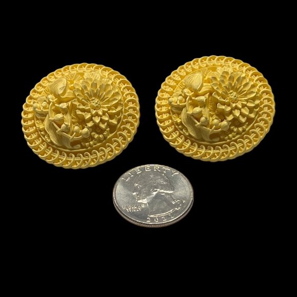 Vintage Celluloid Plastic Clip Earrings Yellow Floral Bouquet Button - Picture 2 of 9